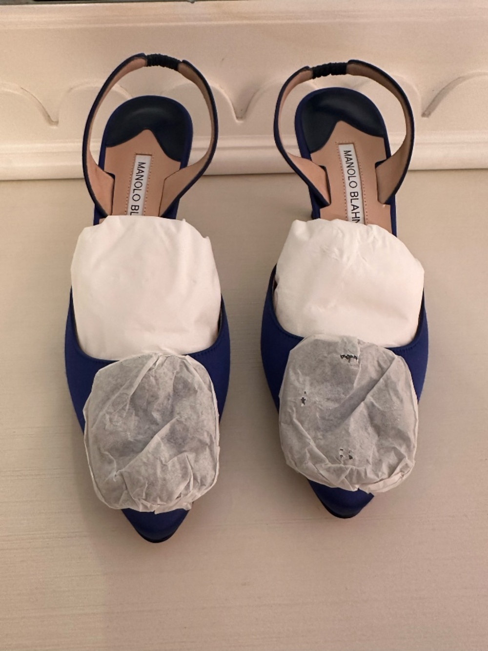 Manolo Blahnik Hangisli Slingback - Picture 2 of 11